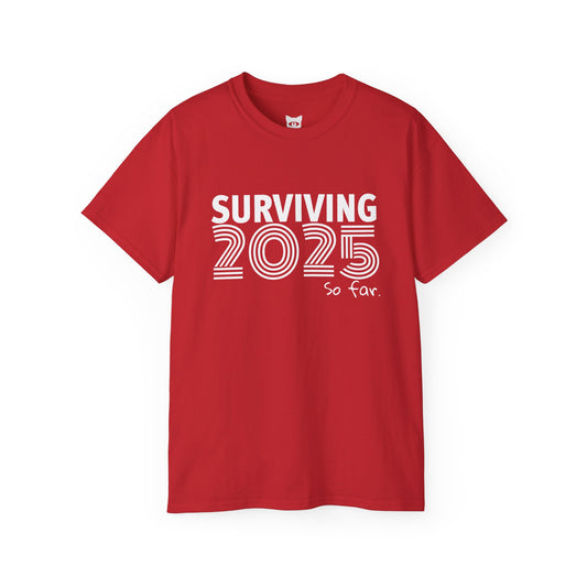 SURVIVING 2025 - T-Shirt | Hochwertig, 100 % Baumwolle, Weich & Bequem mit Rundhalsausschnitt