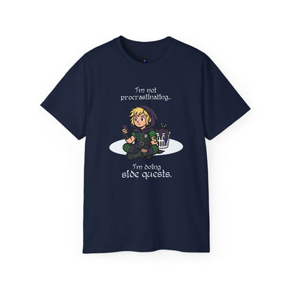 I'm not procrastinating. I'm doing side quests. - T-Shirt | Hochwertig, 100 % Baumwolle, Weich & Bequem mit Rundhalsausschnitt