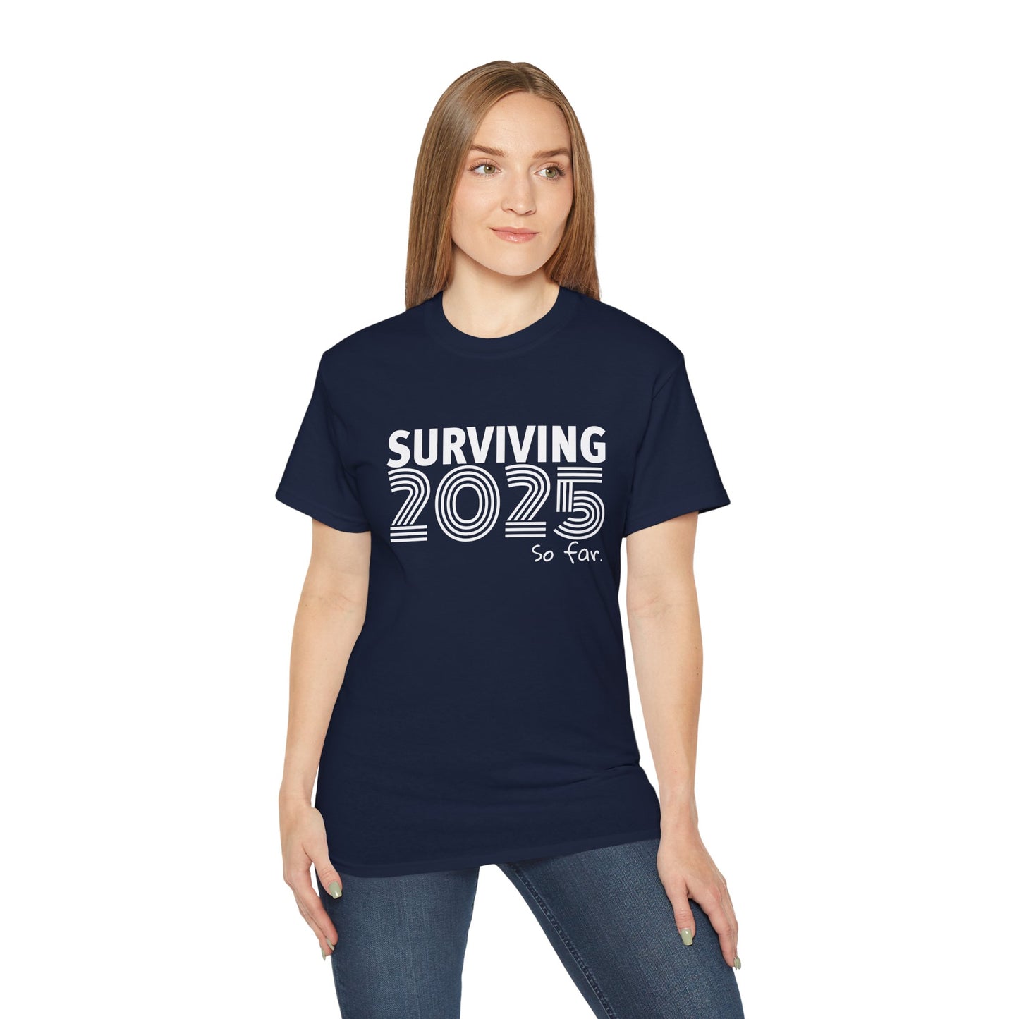 SURVIVING 2025 - T-Shirt | Hochwertig, 100 % Baumwolle, Weich & Bequem mit Rundhalsausschnitt