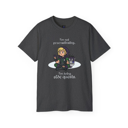 I'm not procrastinating. I'm doing side quests. - T-Shirt | Hochwertig, 100 % Baumwolle, Weich & Bequem mit Rundhalsausschnitt