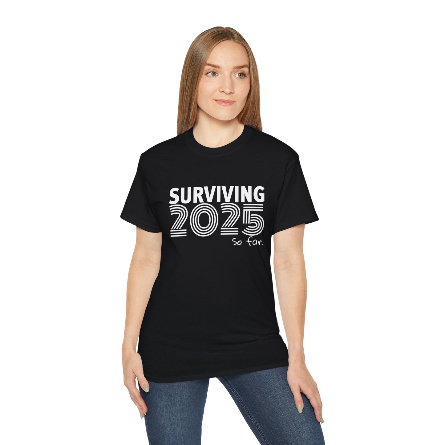 SURVIVING 2025 - T-Shirt | Hochwertig, 100 % Baumwolle, Weich & Bequem mit Rundhalsausschnitt