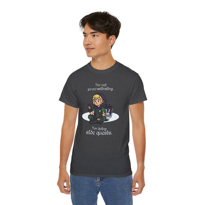I'm not procrastinating. I'm doing side quests. - T-Shirt | Hochwertig, 100 % Baumwolle, Weich & Bequem mit Rundhalsausschnitt