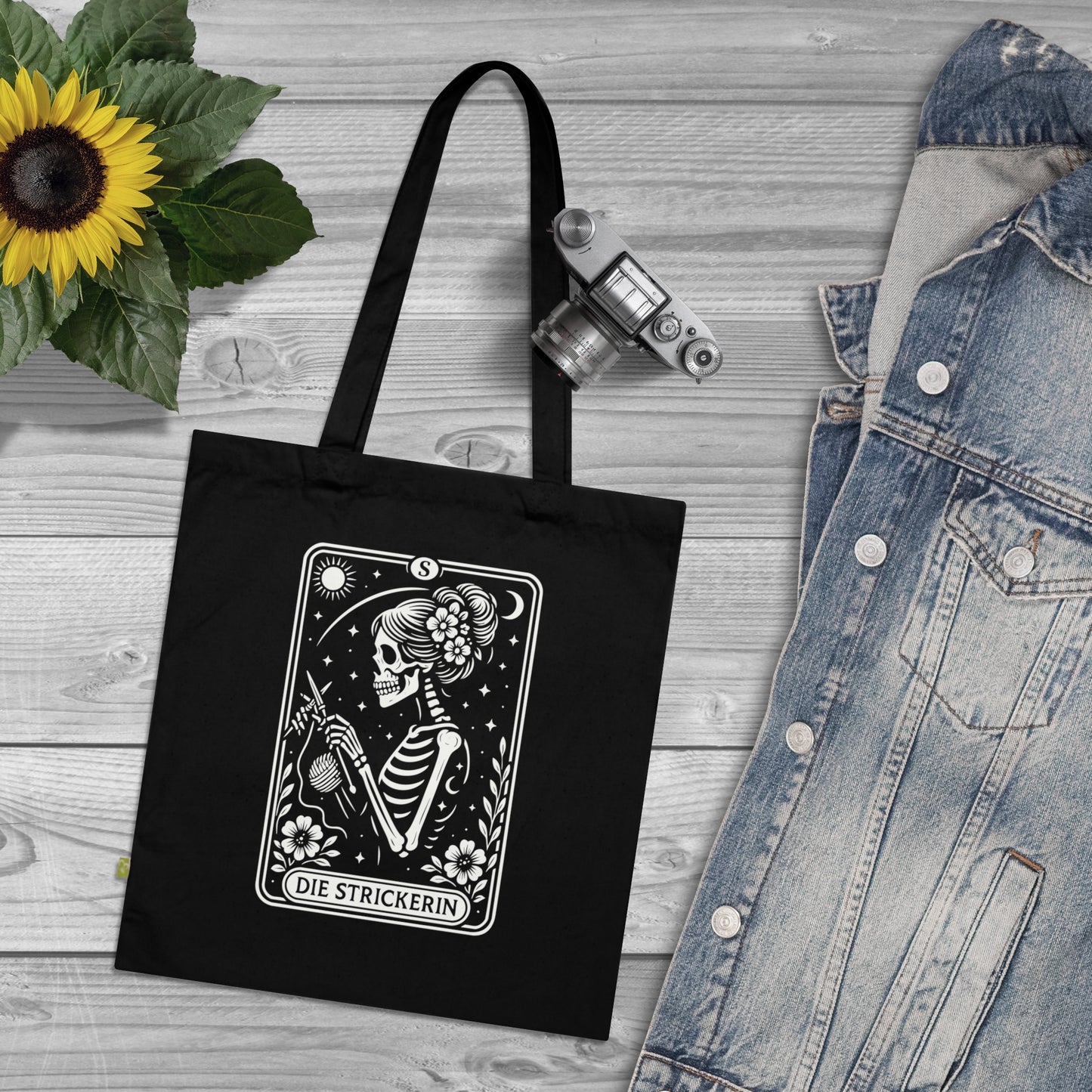 Tarrot der Strickerin - Stoffbeutel, Einkaufstasche aus Bio-Baumwolle, umweltfreundliches Geschenk, Stoffbeutel mit Totenkopfmotiv, Tasche im Boho-Stil